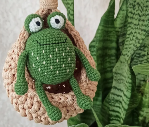 Little Frog Free Amigurumi Pattern