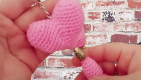 How to Crochet a Heart (Keychain-Tutorial-Valentines)